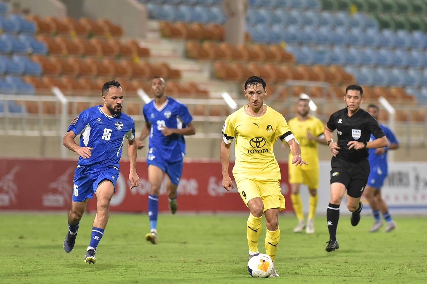 جانب من مباراة هلال القدس والأهلي البحريني 