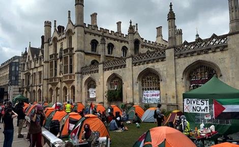 مخيم في جامعة كامبريدج تضامناً مع فلسطين 